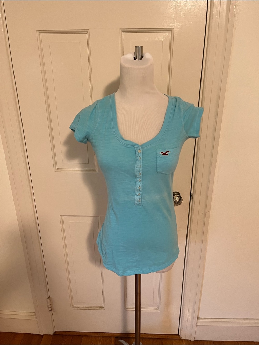 Hollister Henley Blue Top Large Square Tag XS Read Defect